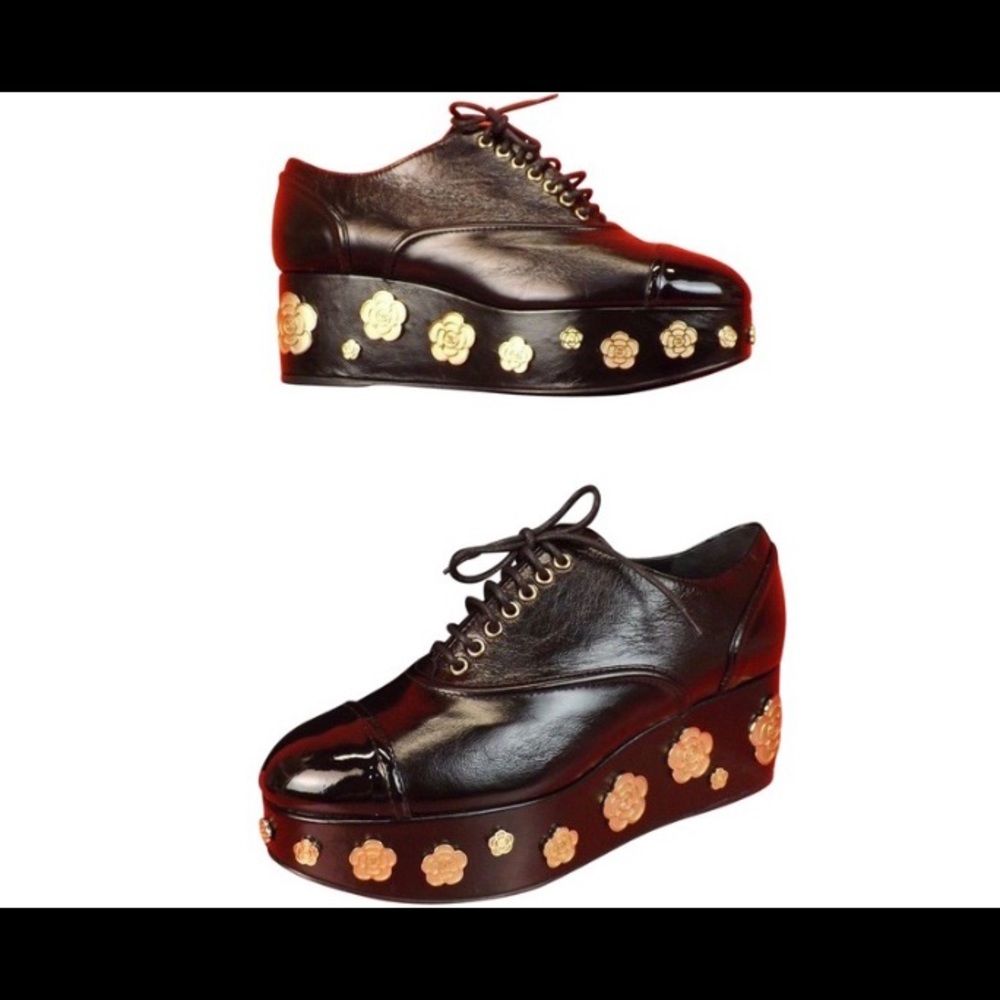 Authentic CHANEL platform cape toe lace up Oxford wedges